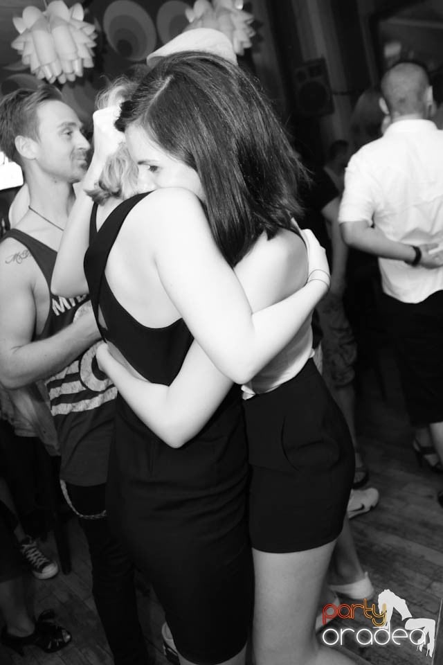 Petrecerea de vineri seara în Juice, Juice