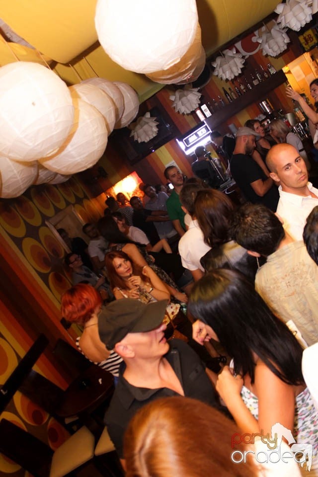 Petrecerea de vineri seara în Juice, Juice