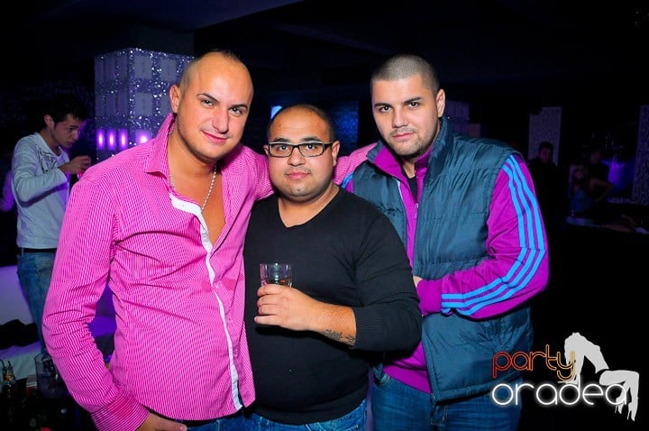 Petrecerea e în toi în Club Life, 