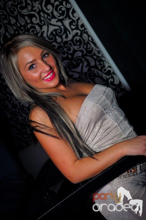 Petrecerea e în toi în Club Life, 