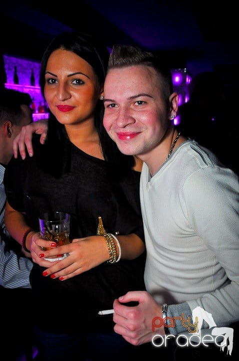 Petrecerea e în toi în Club Life, 