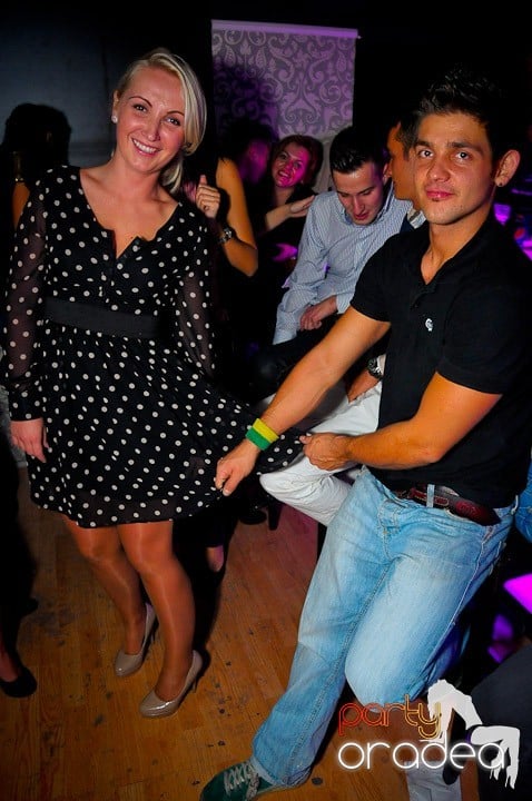 Petrecerea e în toi în Club Life, 