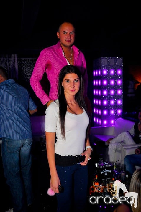 Petrecerea e în toi în Club Life, 