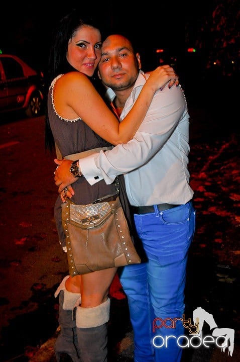 Petrecerea e în toi în Club Life, 