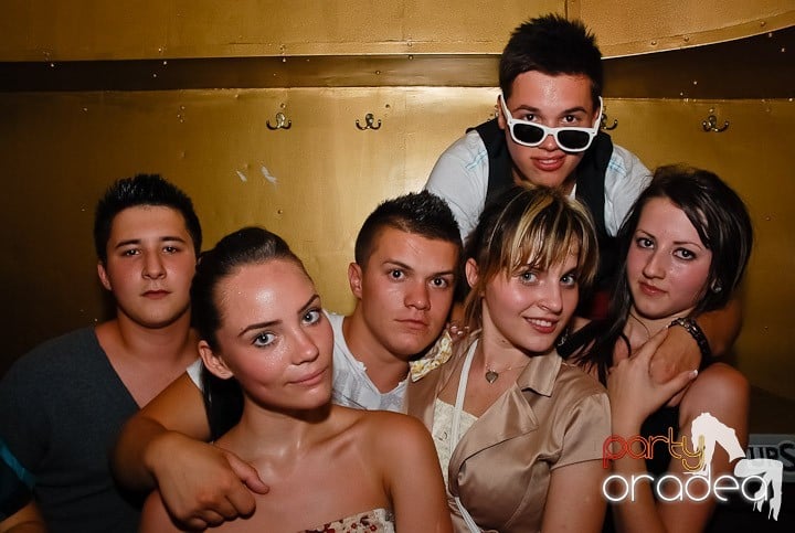 Petrecerea Kamikaze continuă, 