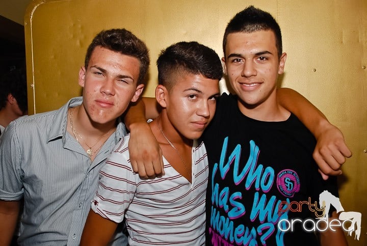 Petrecerea Kamikaze continuă, 