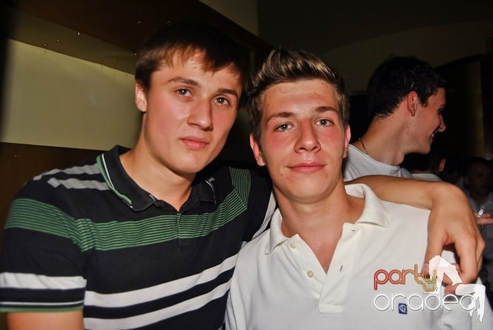 Petrecerea Kamikaze continuă, 