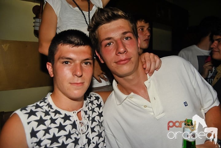 Petrecerea Kamikaze continuă, 