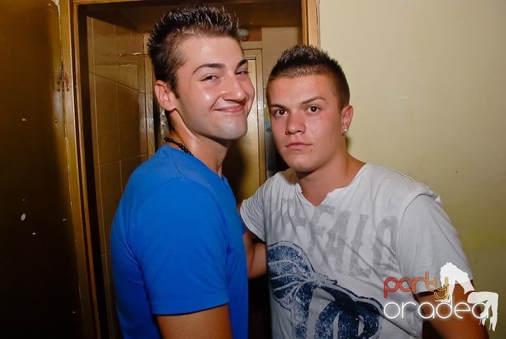 Petrecerea Kamikaze continuă, 