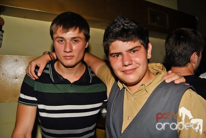 Petrecerea Kamikaze continuă, 