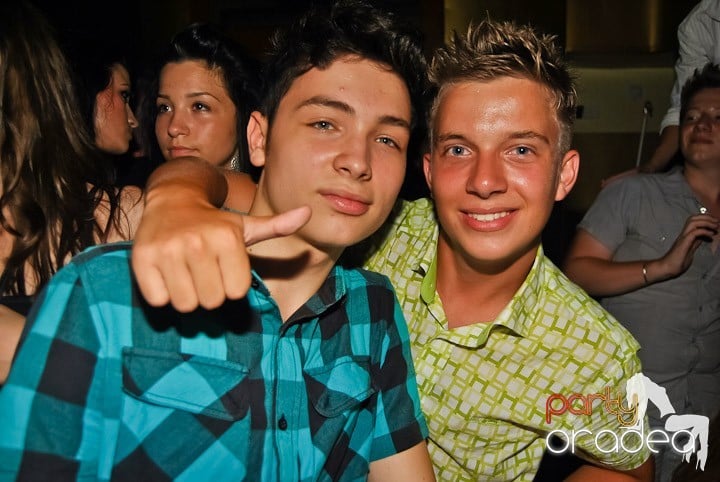 Petrecerea Kamikaze continuă, 