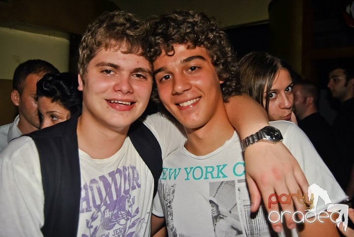 Petrecerea Kamikaze continuă, 