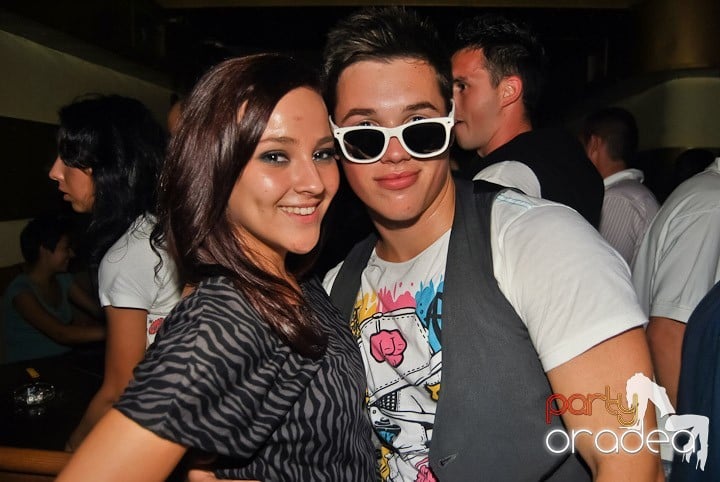 Petrecerea Kamikaze continuă, 