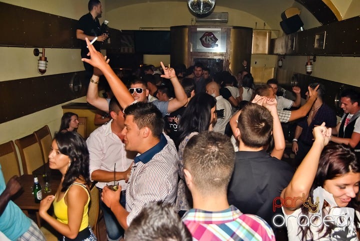 Petrecerea Kamikaze continuă, 