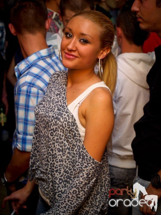 Petrecere continuă în Student's Place, Student's Place