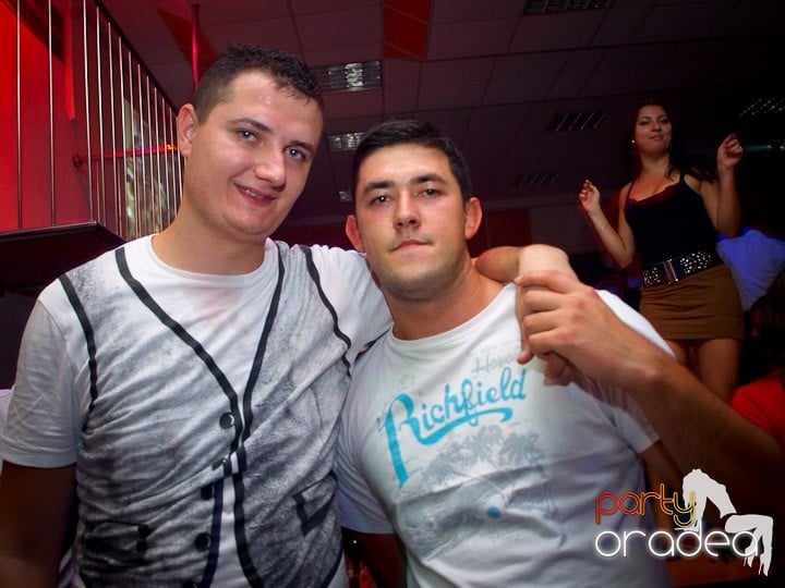 Petrecere continuă în Student's Place, Student's Place