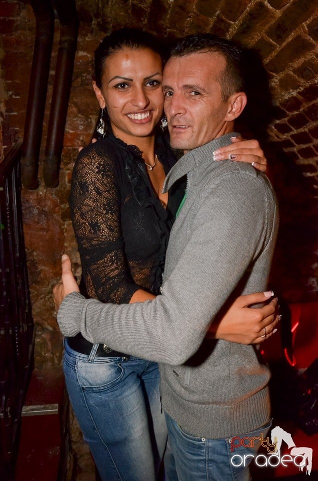 Petrecerile din Escape continuă cu Caveman, 