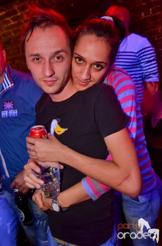 Petrecerile din Escape continuă cu Caveman, 