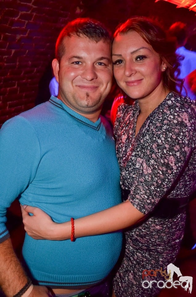 Petrecerile din Escape continuă cu Caveman, 