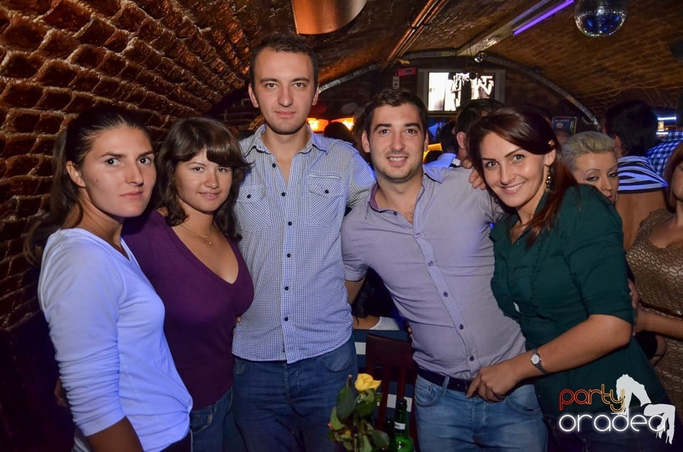 Petrecerile din Escape continuă cu Caveman, 