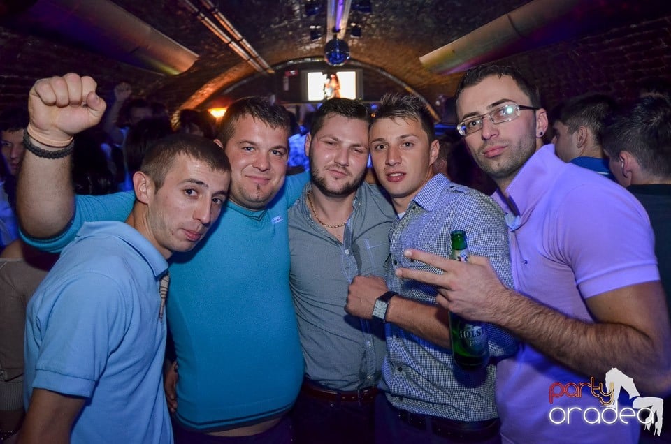 Petrecerile din Escape continuă cu Caveman, 