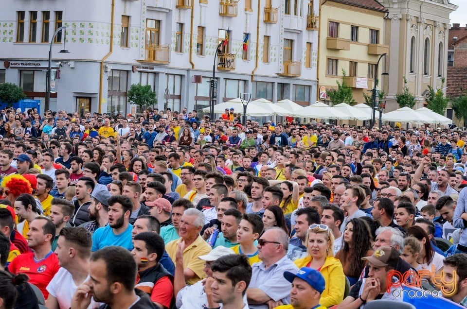 Piaţa Unirii În Timpul Meciului Cu Elveţia, Oradea