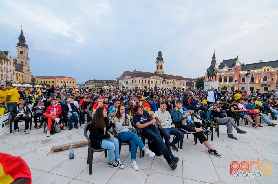 Piaţa Unirii în timpul meciului cu Franţa, Oradea