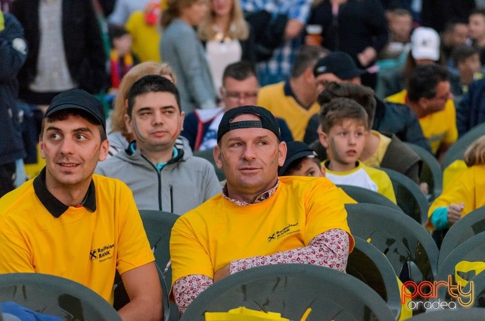 Piaţa Unirii în timpul meciului cu Franţa, Oradea