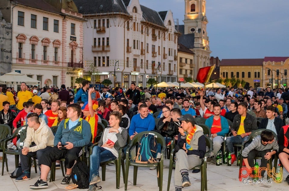 Piaţa Unirii în timpul meciului cu Franţa, Oradea