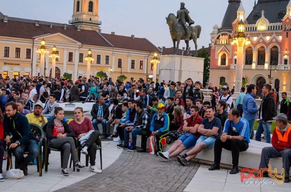 Piaţa Unirii în timpul meciului cu Franţa, Oradea