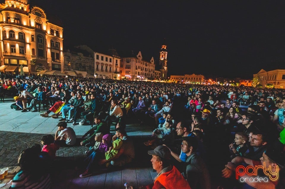 Piaţa Unirii în timpul meciului cu Franţa, Oradea
