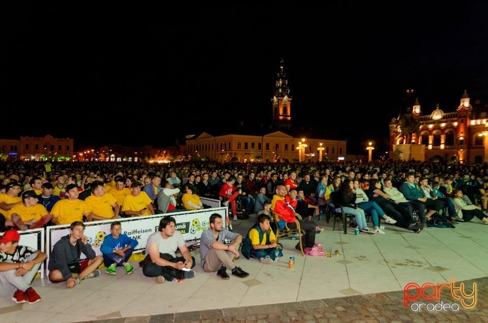 Piaţa Unirii în timpul meciului cu Franţa, Oradea