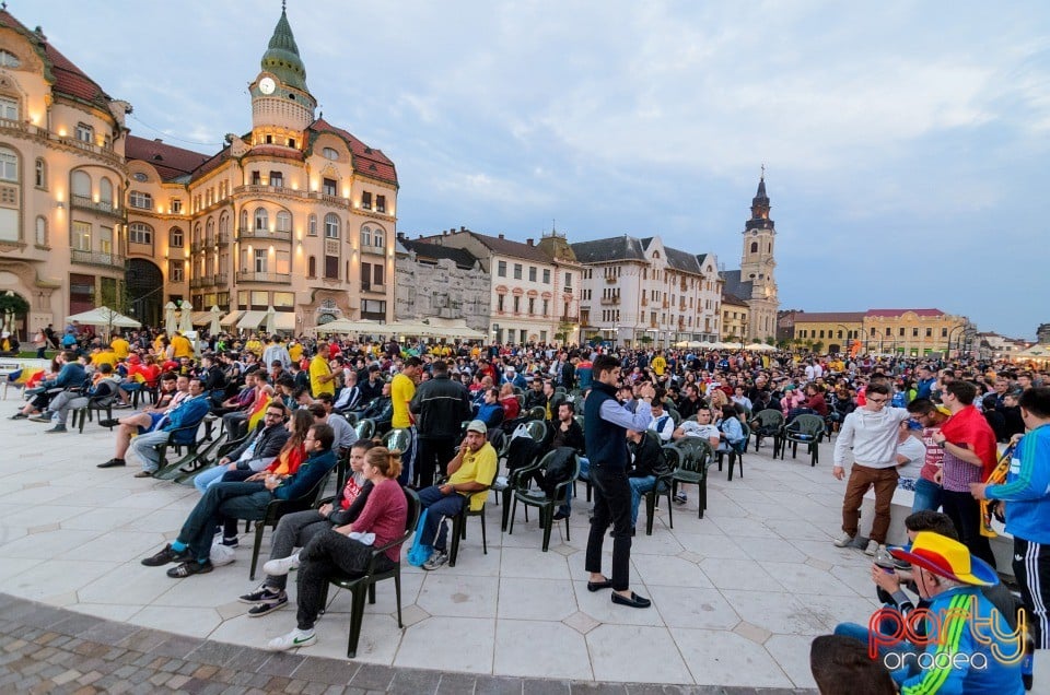 Piaţa Unirii în timpul meciului cu Franţa, Oradea