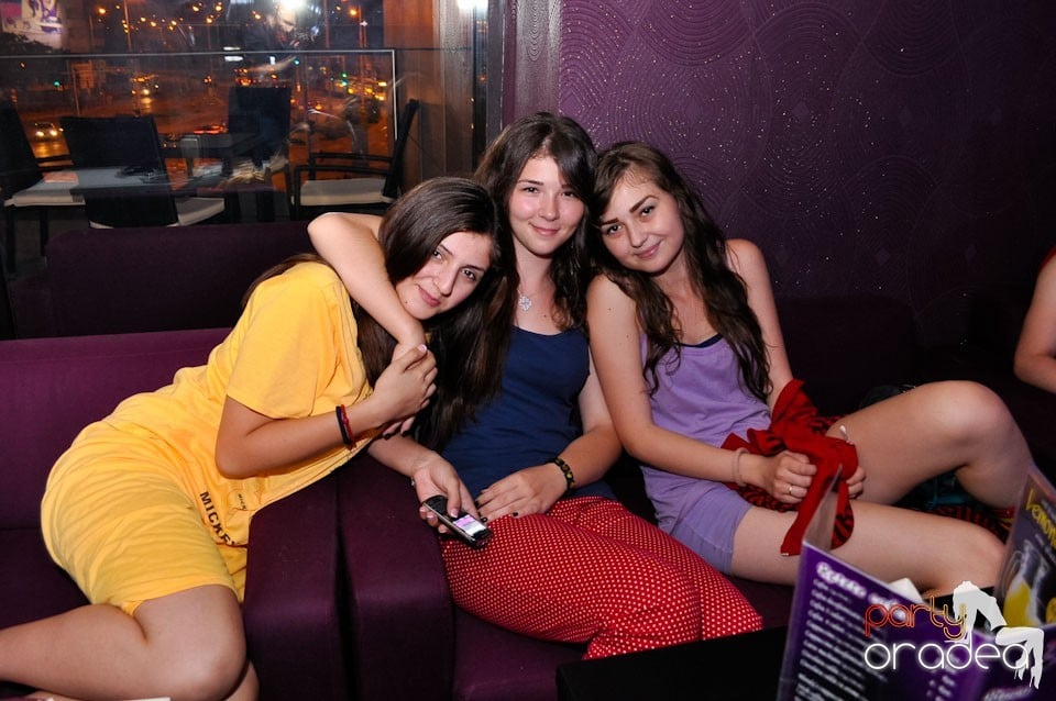 Pijama Party în Blondy's Art Café, 