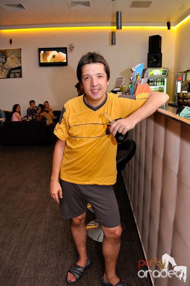 Pijama Party în Blondy's Art Café, 