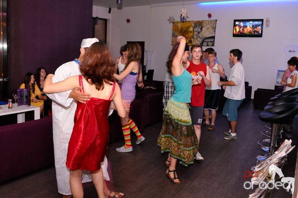 Pijama Party în Blondy's Art Café, 