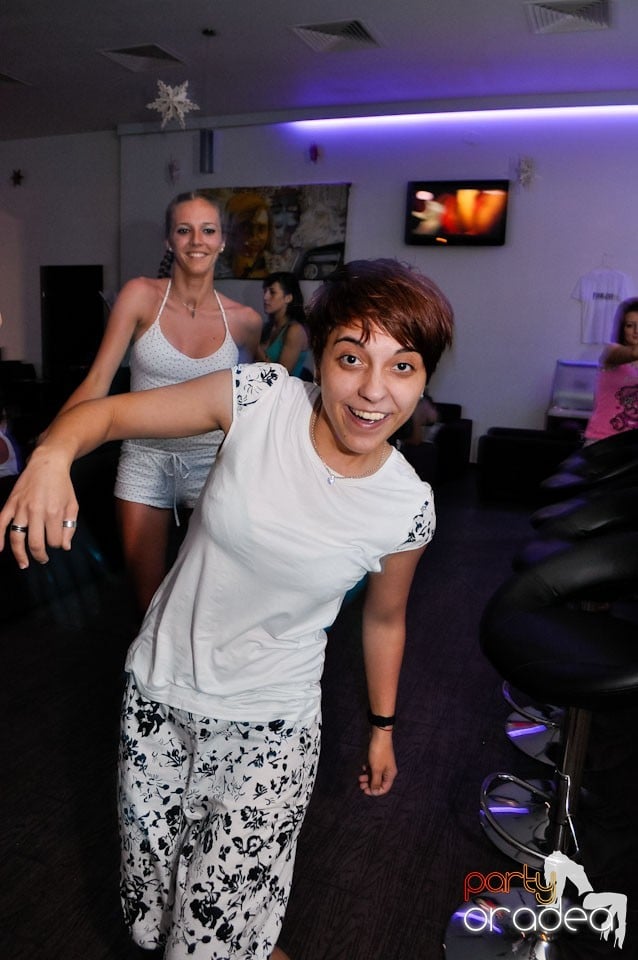 Pijama Party în Blondy's Art Café, 