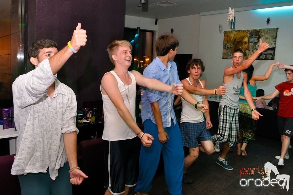 Pijama Party în Blondy's Art Café, 