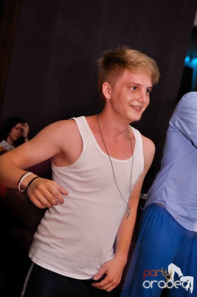 Pijama Party în Blondy's Art Café, 