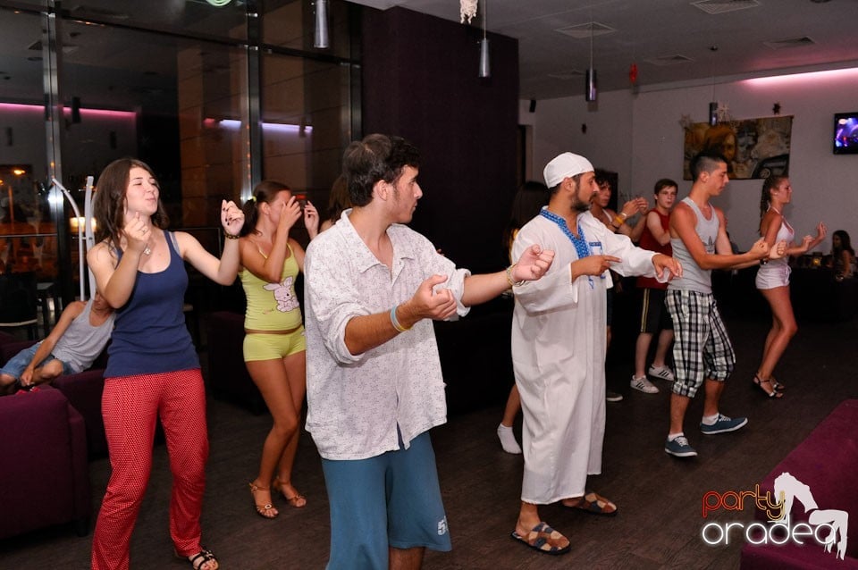 Pijama Party în Blondy's Art Café, 