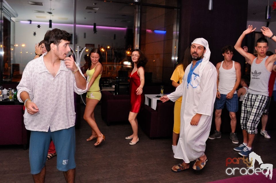 Pijama Party în Blondy's Art Café, 