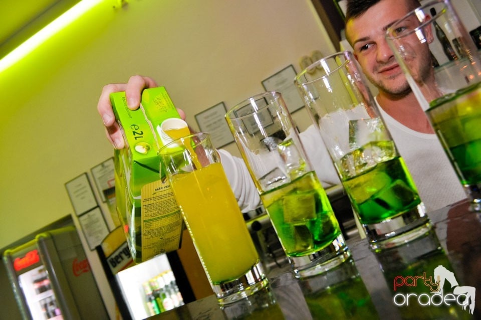 Pijama Party în Blondy's Art Café, 