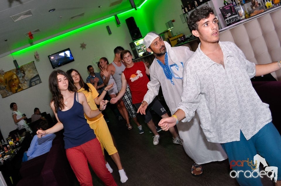 Pijama Party în Blondy's Art Café, 