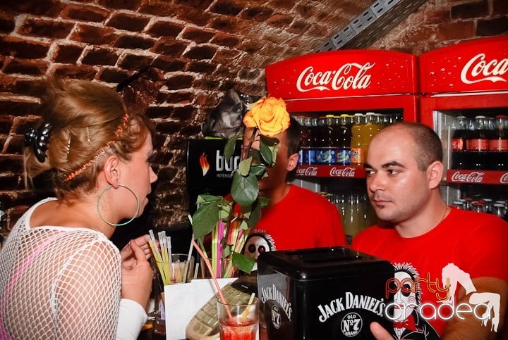 Ploaie de culoare la Club Escape, 