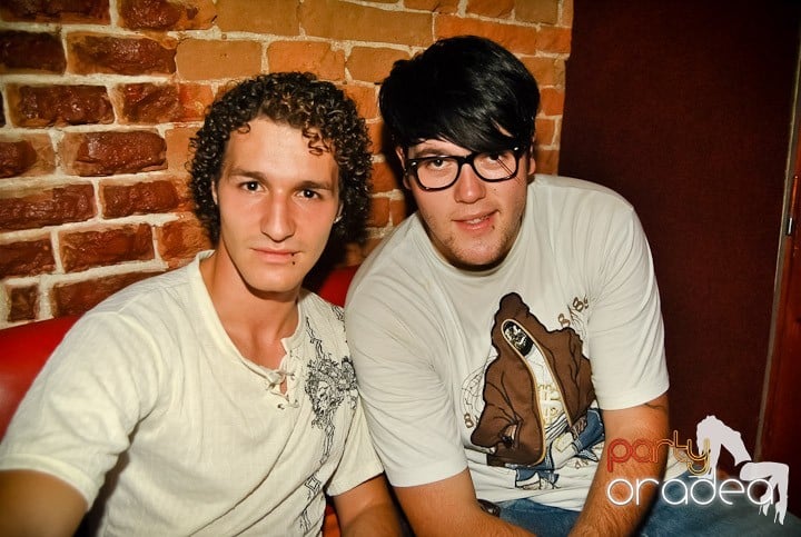 Ploaie de culoare la Club Escape, 