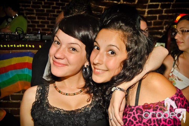 Ploaie de culoare la Club Escape, 