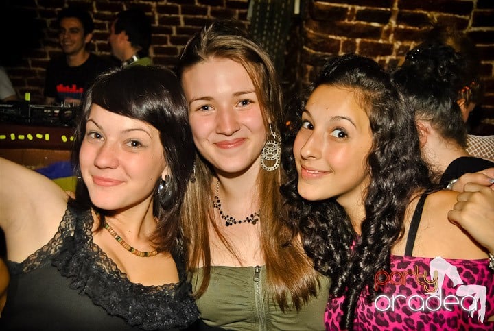 Ploaie de culoare la Club Escape, 