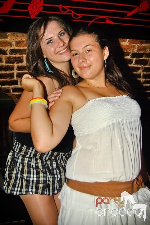 Ploaie de culoare la Club Escape, 