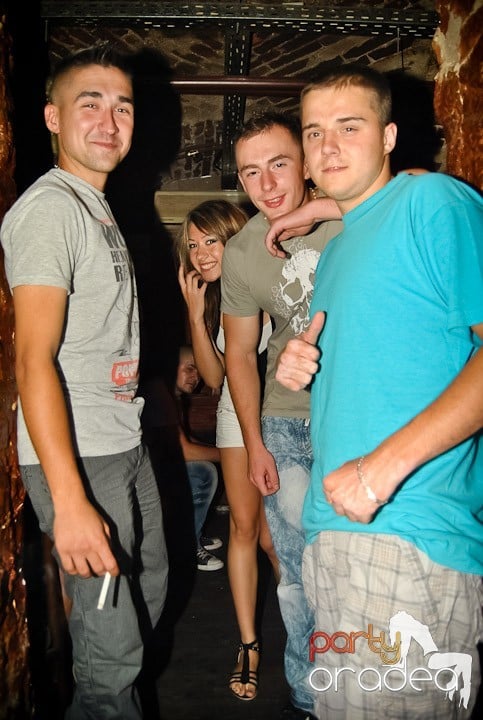 Ploaie de culoare la Club Escape, 