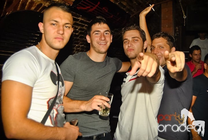 Ploaie de culoare la Club Escape, 